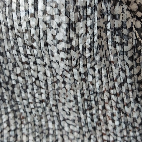 Joie silk hi low pleated feminine blouse - Picture 14 of 14